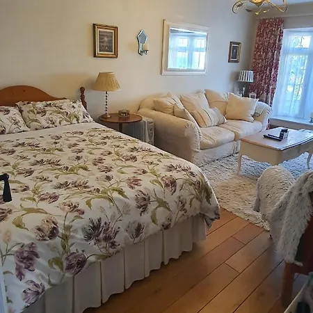 124 ,castlelawn Heights, Headford Road Homestay