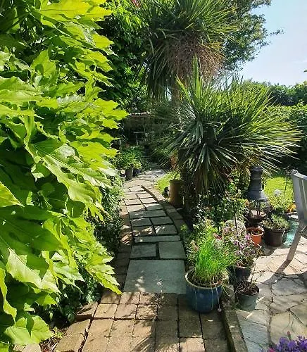 124 ,castlelawn Heights, Headford Road Homestay *