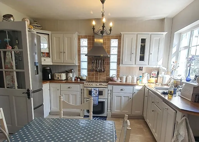 124 ,castlelawn Heights, Headford Road Homestay